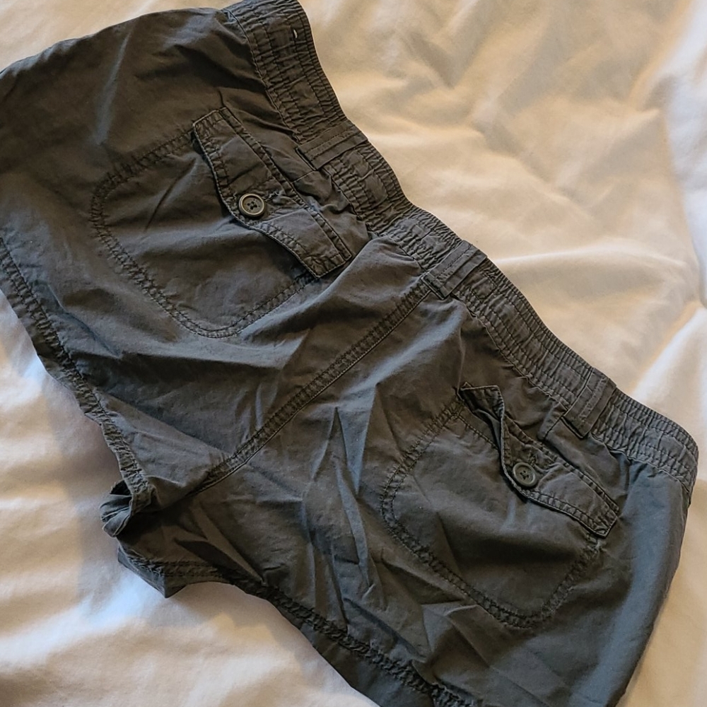 Shorts - Picture 3 of 5